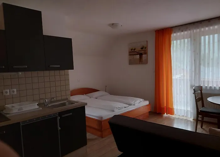 Konukevi And Martuljk Kranjska Gora