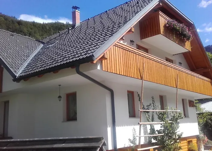 And Martuljk Hiša za goste